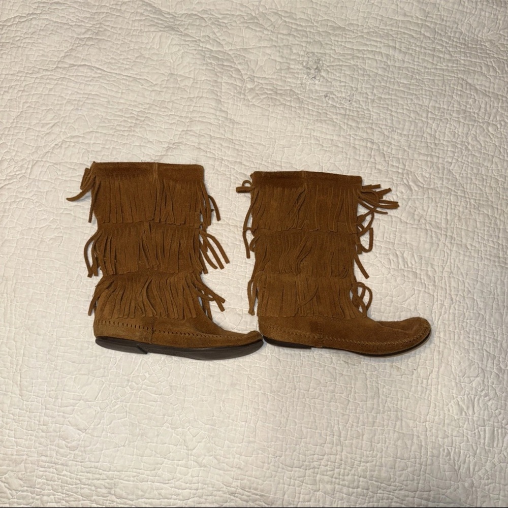 Minnetonka Tan Moccasin Fringe Boots